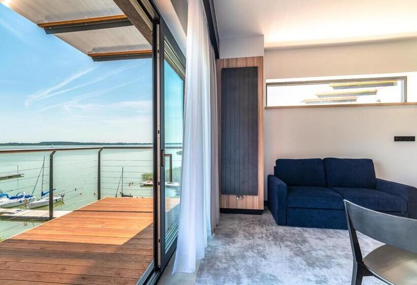 Suite with lake view, Marina Nawigator