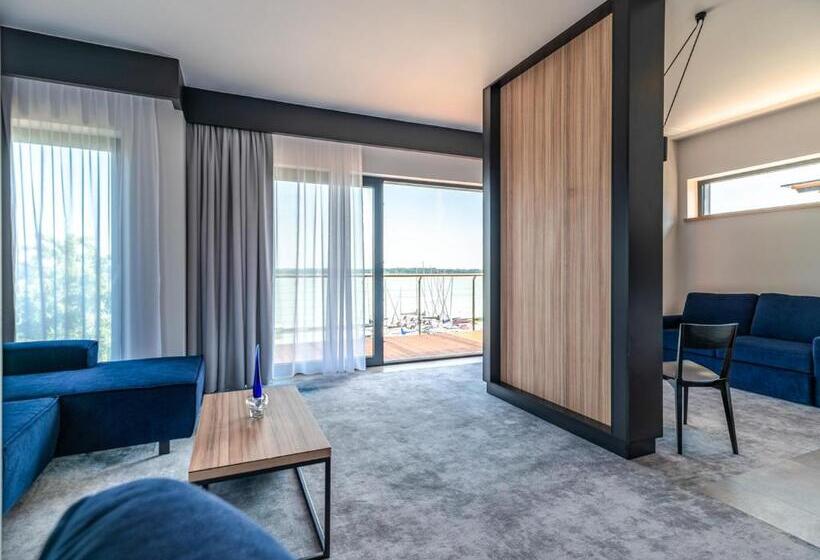 Suite with lake view, Marina Nawigator