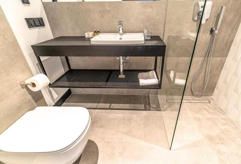 Suite with lake view, Marina Nawigator