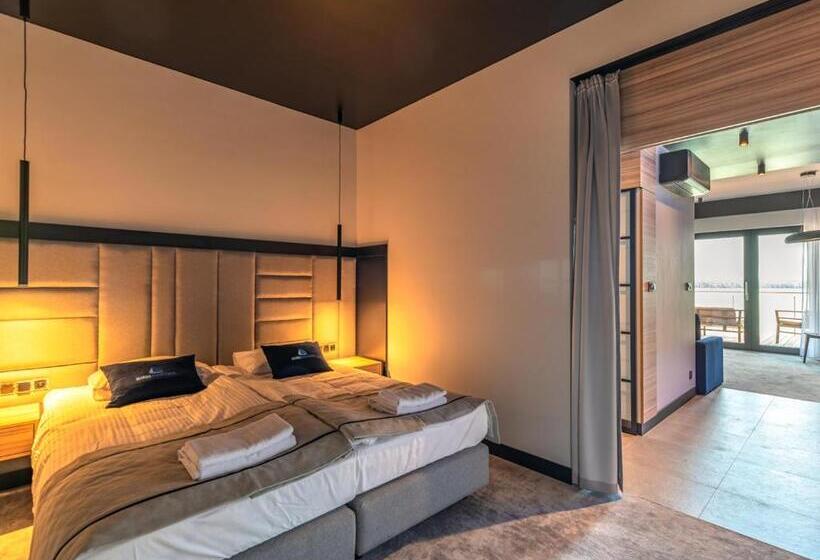 Suite with lake view, Marina Nawigator