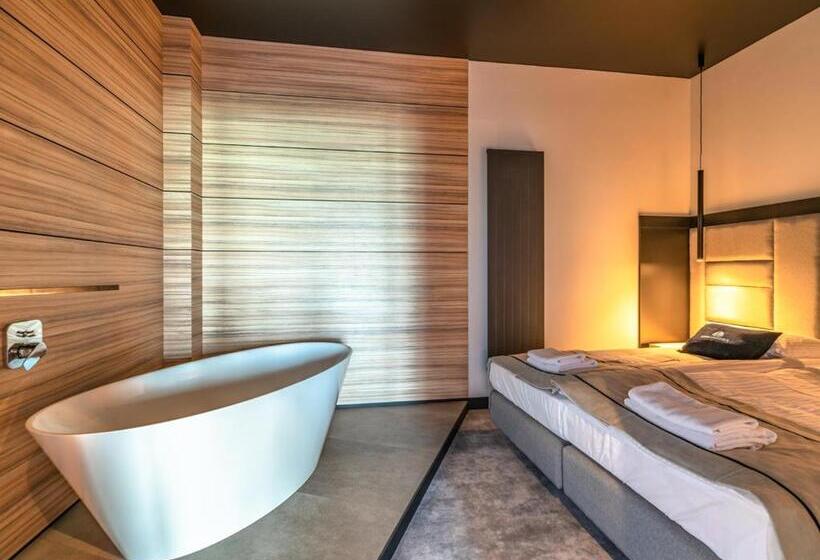 Suite with lake view, Marina Nawigator