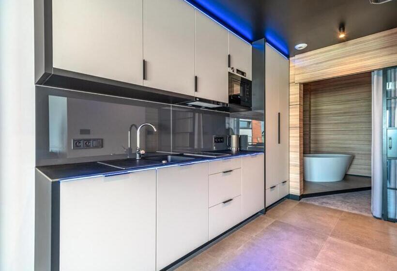 Suite with lake view, Marina Nawigator