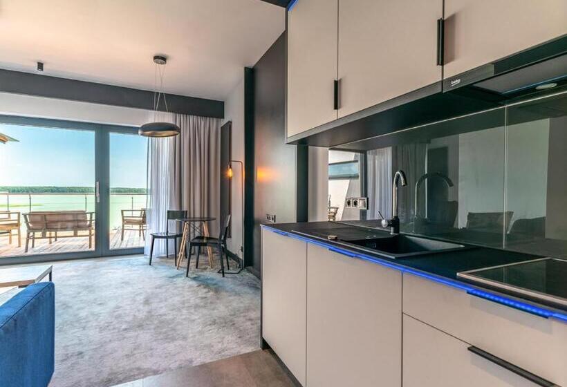 Suite with lake view, Marina Nawigator