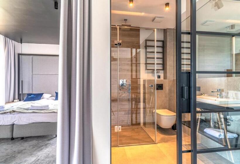 Suite with lake view, Marina Nawigator