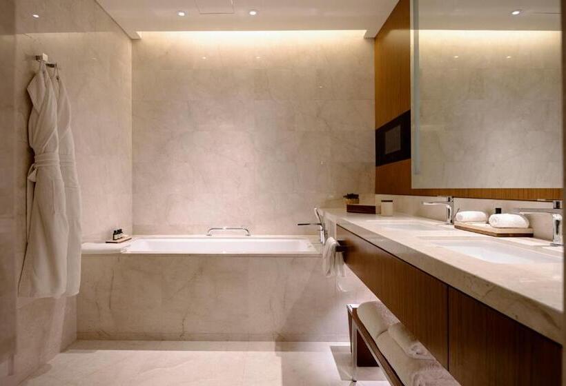 اتاق دلوکس با تخت کینگ و چشم‌انداز شهر, Park Hyatt Doha