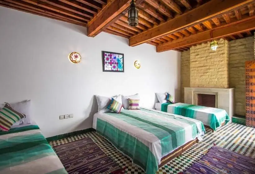اتاق استاندارد چهار تخته, Dar Milouda Rcif