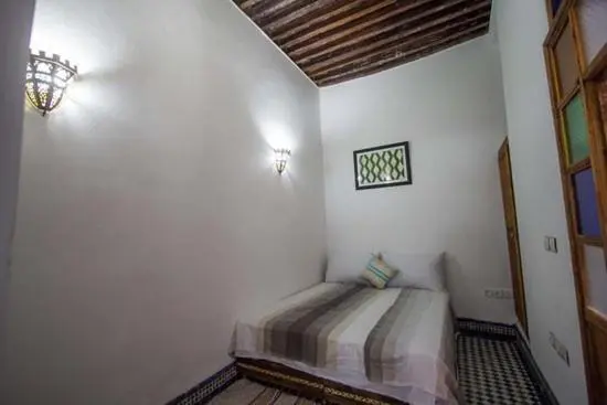 اتاق اکونومی, Dar Milouda Rcif