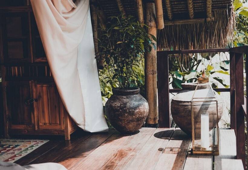 Deluxe Tent, Desa Eko