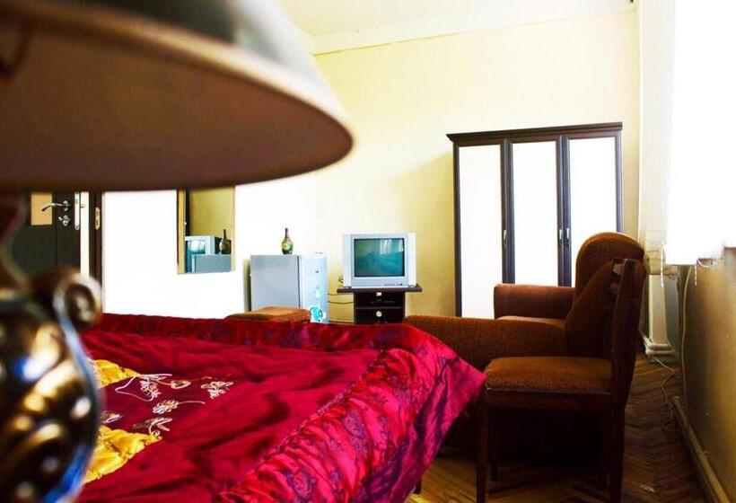 Номер Стандарт Трехместный, Hayq Hotel Dilijan