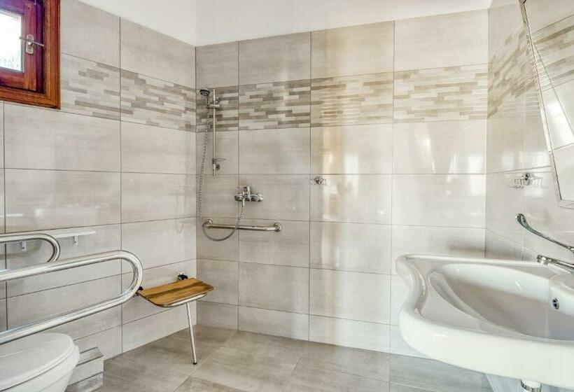 غرفة عائلية, Selina Centavrus Pelion