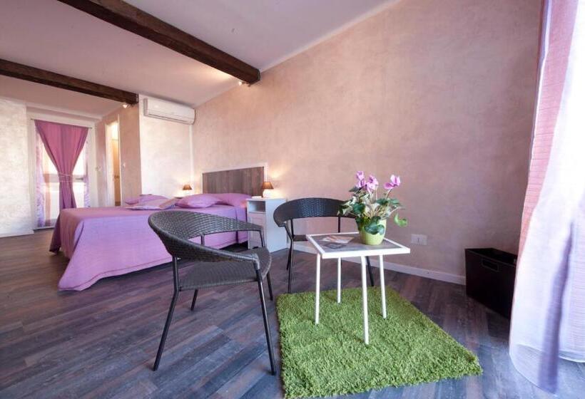 スタンダードルーム, La Finestra Sulla Reggia