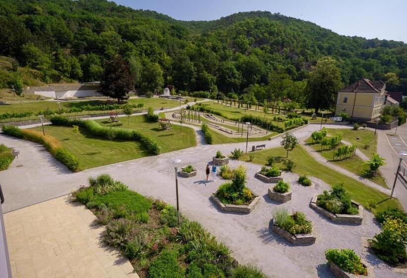 جناح ديلوكس, Nuhr Medical   Hotel & Restaurant