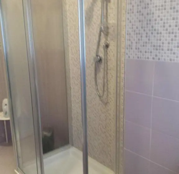 اتاق استاندارد سه تخته با سرویس بهداشتی مشترک, Casa Giulia