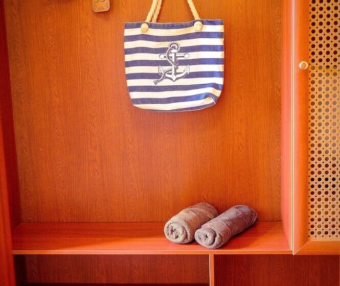 اتاق لوکس با بالکن, Kamelot