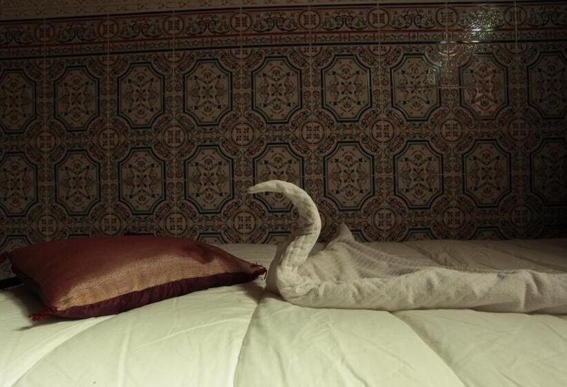 اتاق استاندارد با سرویس بهداشتی مشترک, Riad Tasneem