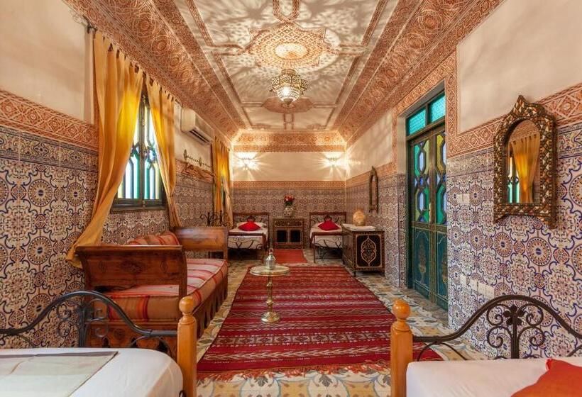 اتاق استاندارد چهار تخته, Riad Tasneem