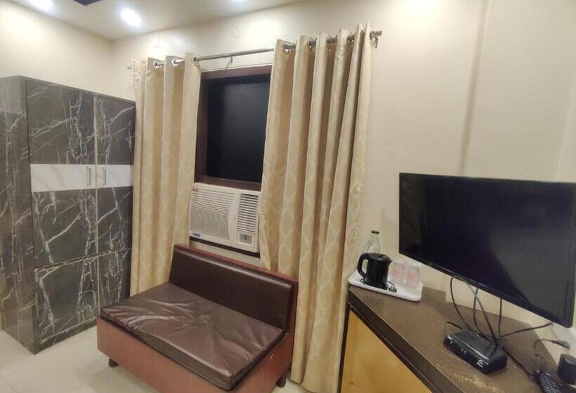 اتاق لوکس, Chas Swastik Regency