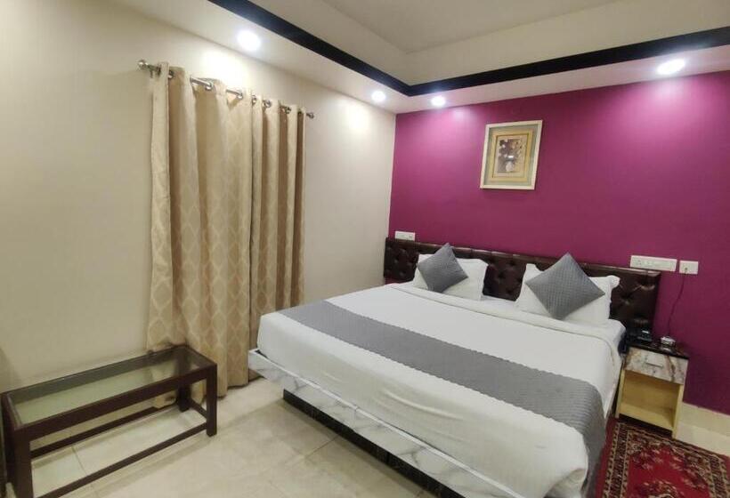 اتاق لوکس, Chas Swastik Regency