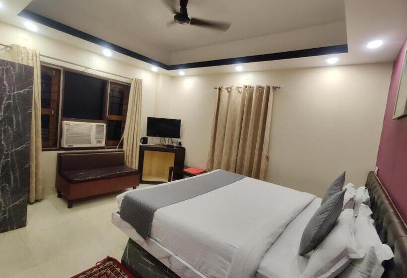 اتاق لوکس, Chas Swastik Regency