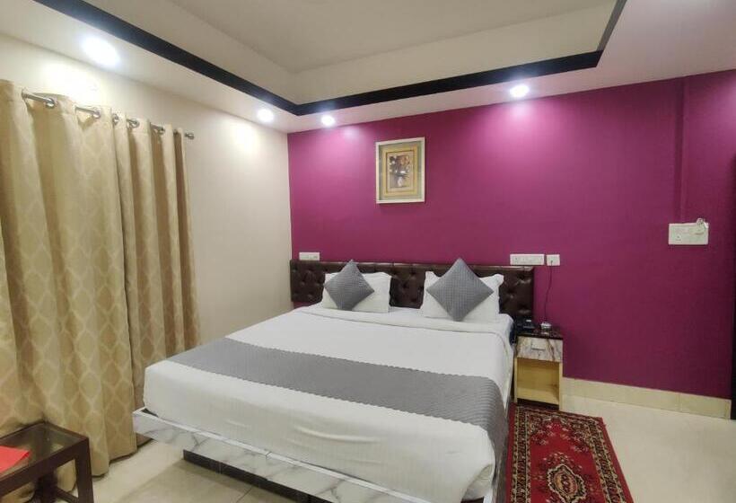 اتاق لوکس, Chas Swastik Regency