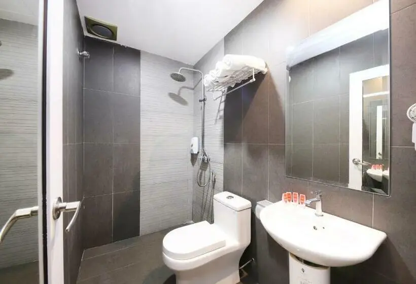 سوییت خانوادگی, OYO 763 Tazara Hotel
