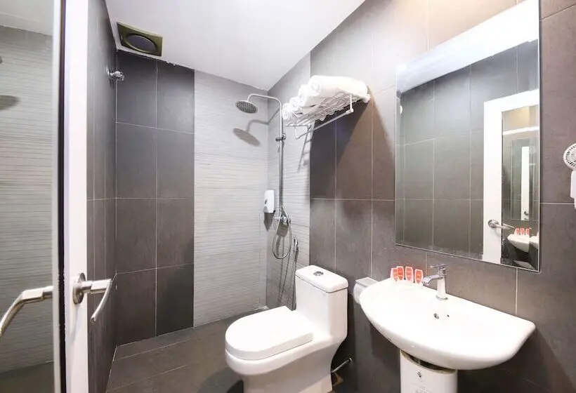 سوییت خانوادگی, OYO 763 Tazara Hotel
