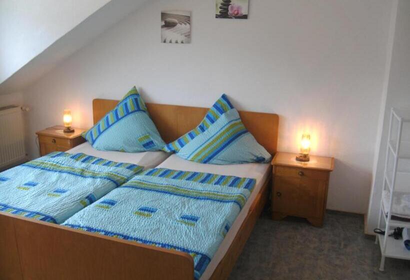 标准三人间共用浴室, Pension Reindlhöh