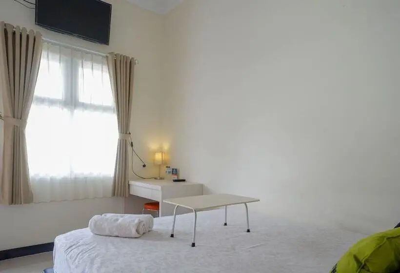 スタンダードルーム, Urbanview Hotel Syariah Casa Azmya Yogyakarta