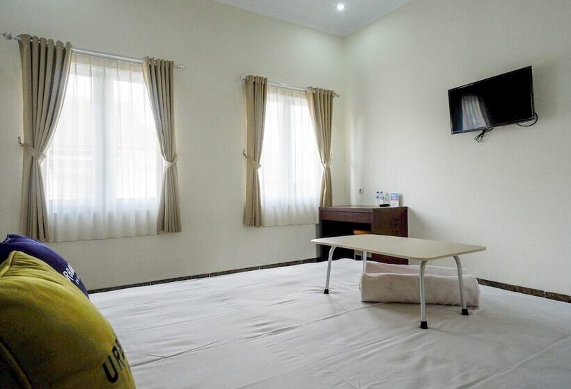 Номер Deluxe, Urbanview Hotel Syariah Casa Azmya Yogyakarta