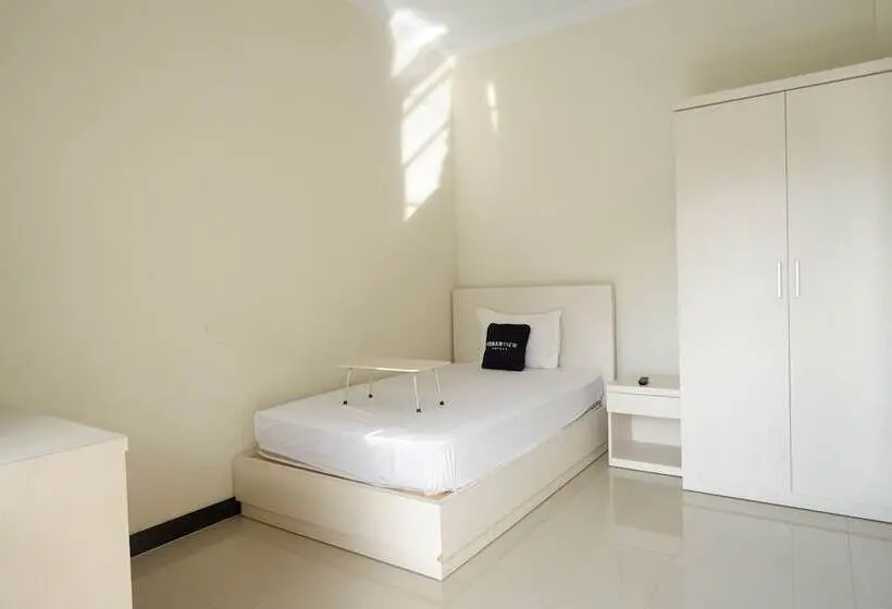 スタンダードシングルルーム, Urbanview Hotel Syariah Casa Azmya Yogyakarta