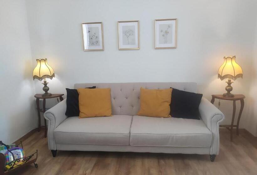 غرفة عائلية مطلّة علي الجبل, Casa Azul