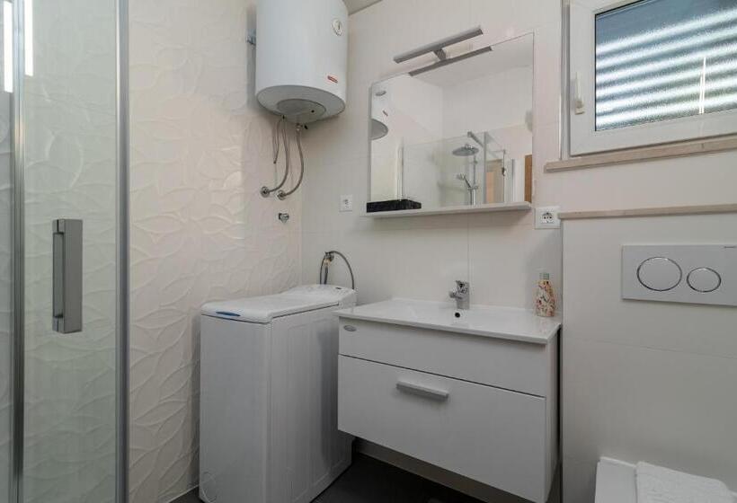 带1个卧室的高级公寓, House Bakica