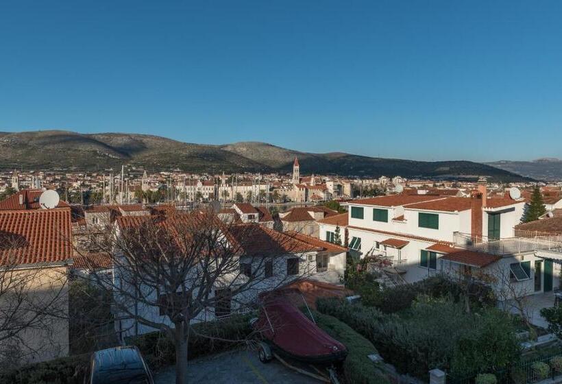 带1个卧室的高级公寓, House Bakica