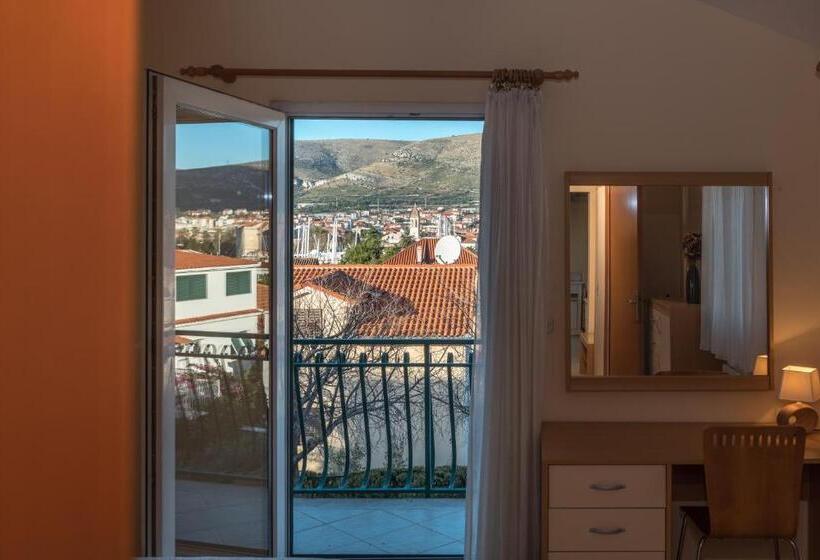 带1个卧室的高级公寓, House Bakica