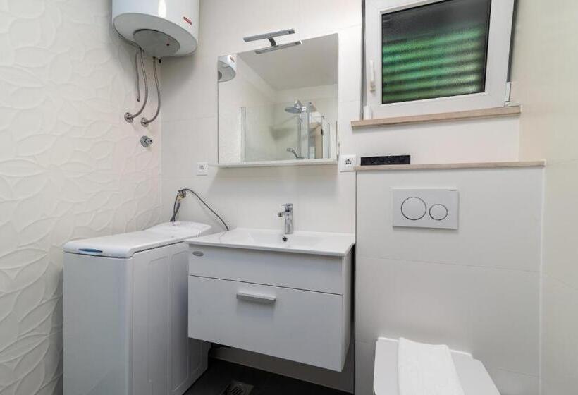 带1个卧室带花园景观的公寓, House Bakica