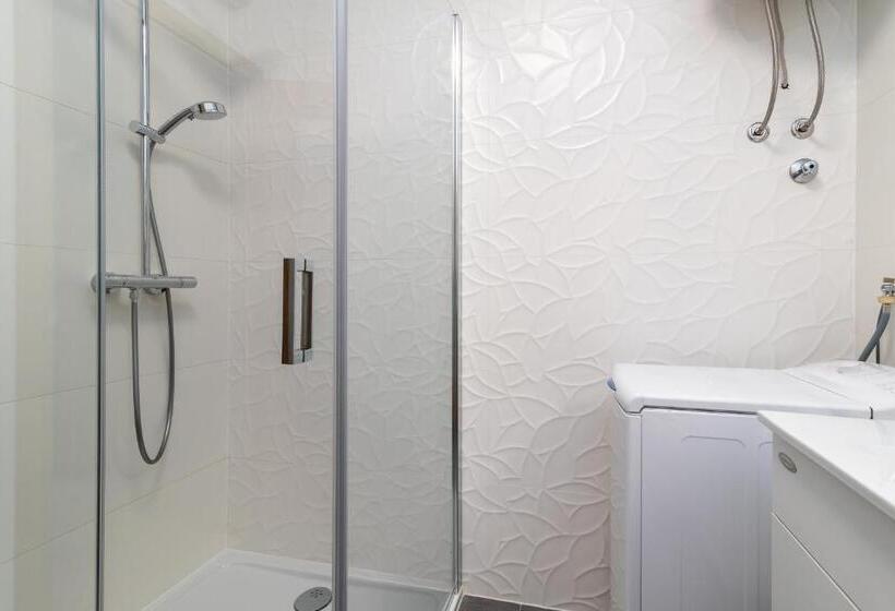 带1个卧室带花园景观的公寓, House Bakica