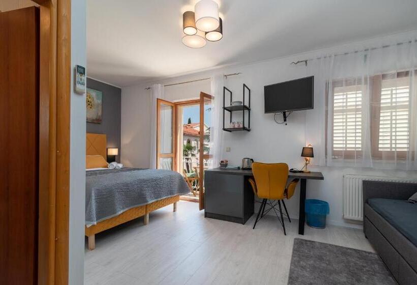 带阳台的三人标准间, House Bakica