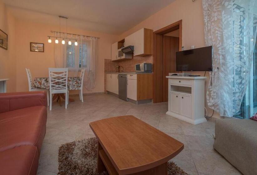 带1个卧室带花园景观的公寓, House Bakica