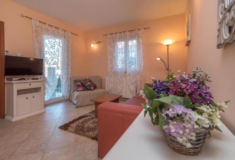 带1个卧室带花园景观的公寓, House Bakica