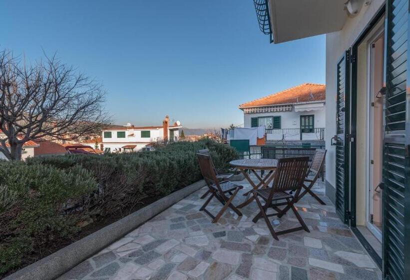 带1个卧室带花园景观的公寓, House Bakica