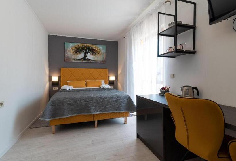 带阳台的三人标准间, House Bakica