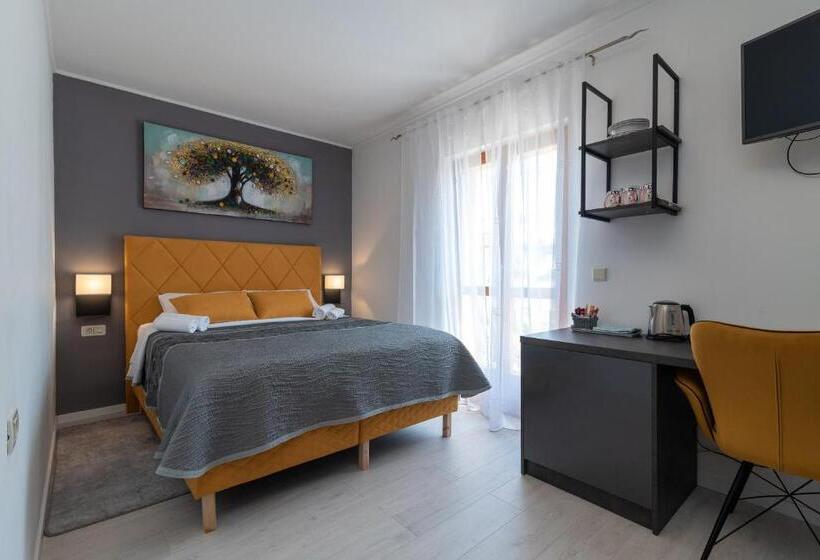 带阳台的三人标准间, House Bakica