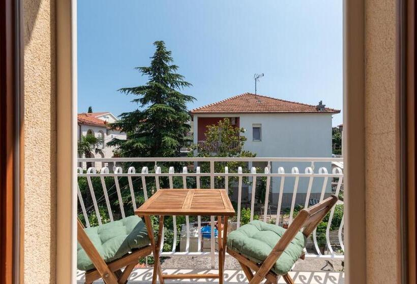 带阳台的三人标准间, House Bakica