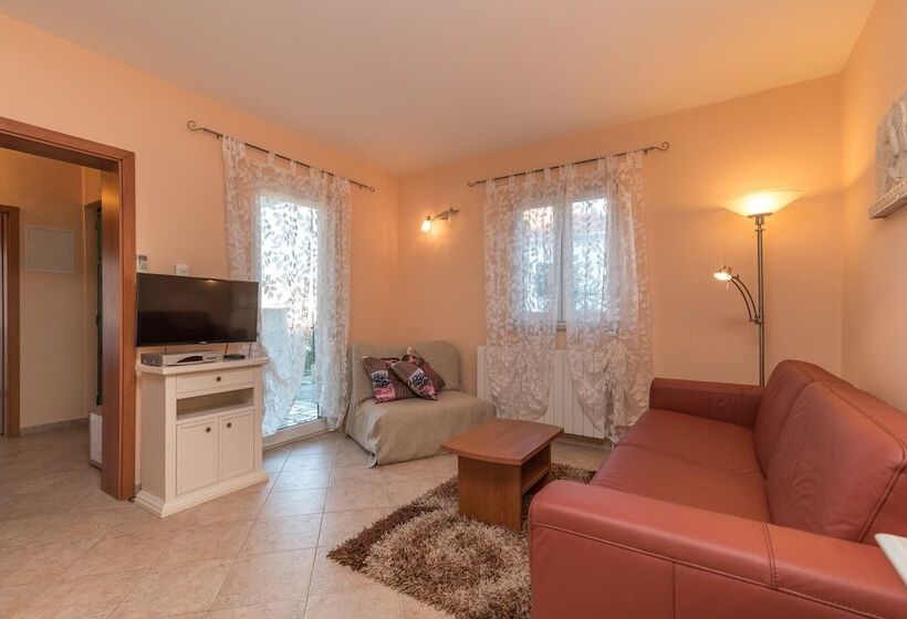 带1个卧室带花园景观的公寓, House Bakica