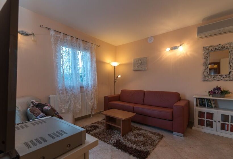 带1个卧室带花园景观的公寓, House Bakica