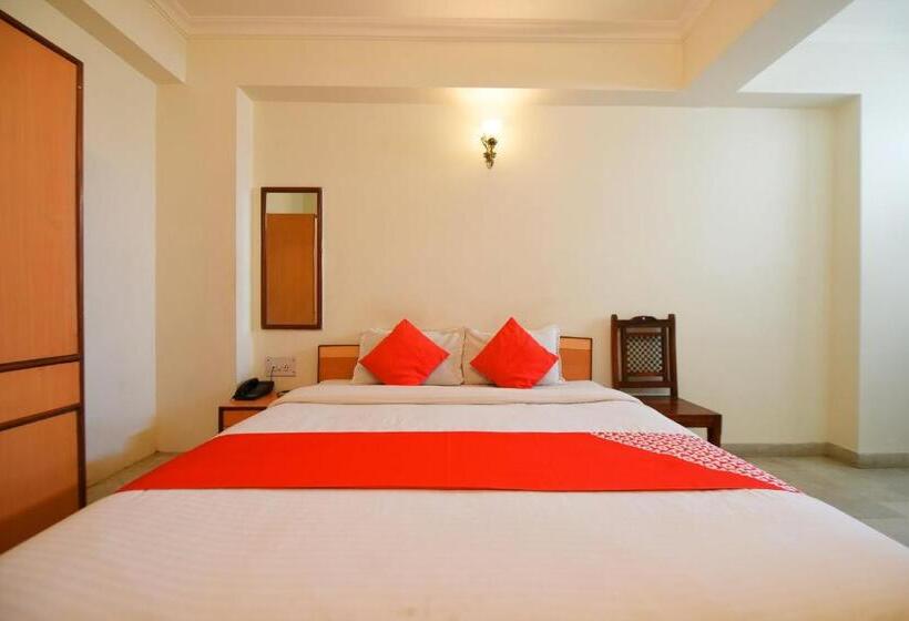 Quarto Triplo Clássico, Oyo 22915 C M Regency