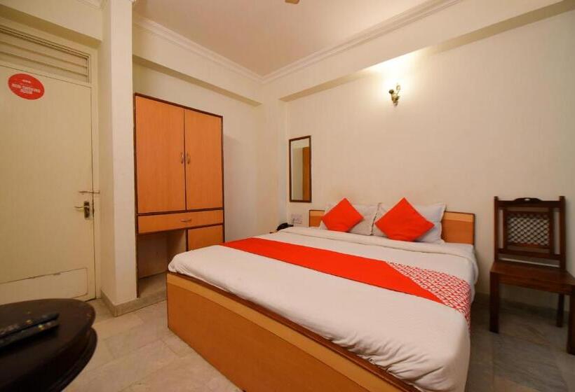 Quarto Triplo Clássico, Oyo 22915 C M Regency