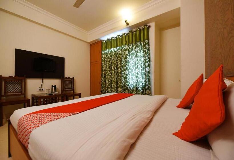 Quarto Triplo Clássico, Oyo 22915 C M Regency