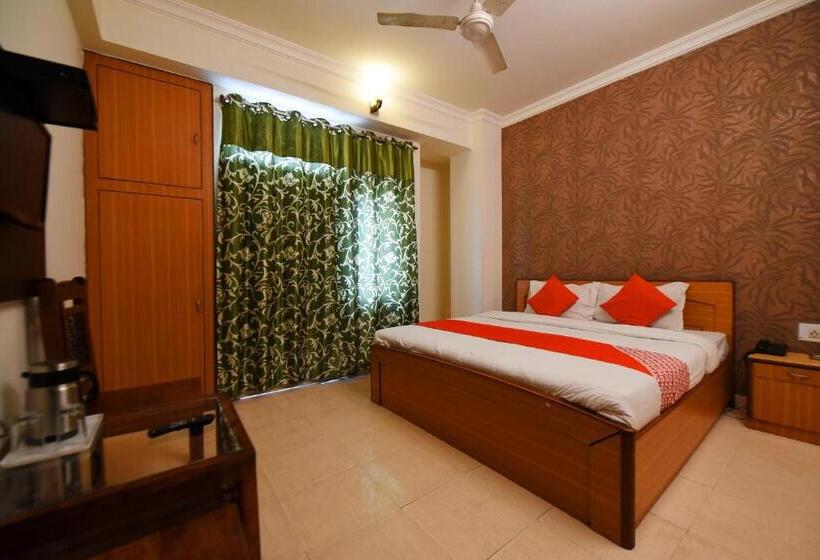 Quarto Triplo Clássico, Oyo 22915 C M Regency