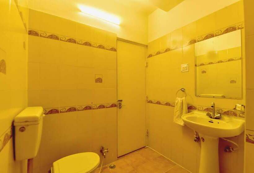 Quarto Basic, Oyo 22915 C M Regency